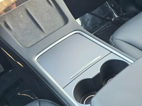 Used 2024 Tesla Model Y Long Range image 31