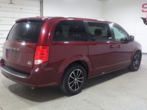 Used 2019 Dodge Grand Caravan GT FWD image 4