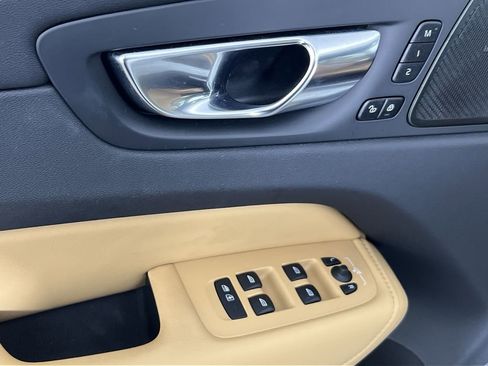 Certified 2023 Volvo XC60 B6 Ultimate w/ Protection Package Premier image 16