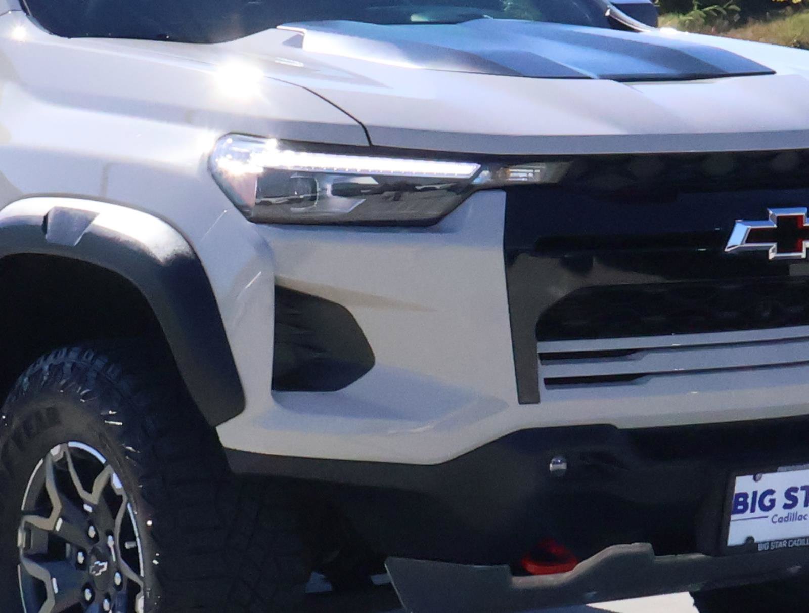 Used 2026 Chevrolet Colorado ZR2 w/ Technology Package AWD/4WD image 6