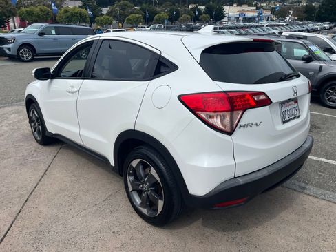 Used 2018 Honda HR-V EX image 4