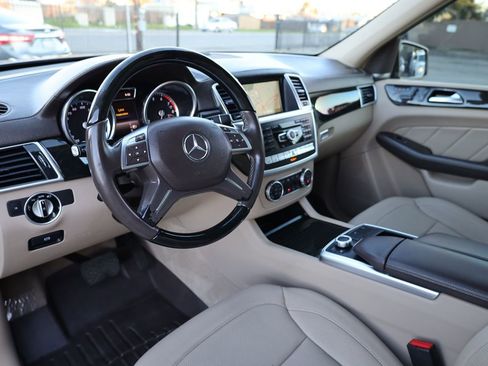 Used 2015 Mercedes-Benz GL 450 4MATIC w/ Driver Assistance Package image 25