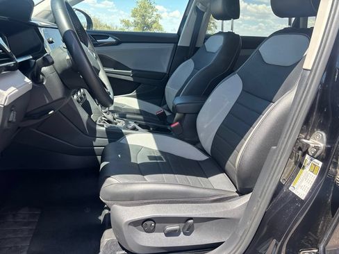 Used 2022 Volkswagen Taos SEL w/ Panoramic Sunroof Package AWD/4WD image 10