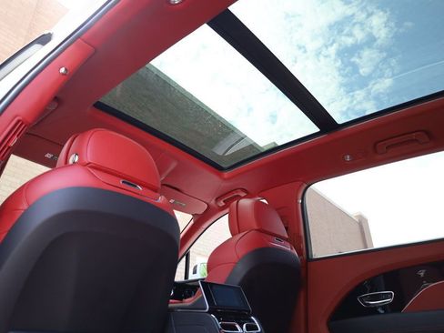 Used 2023 Bentley Bentayga Extended Wheelbase image 23