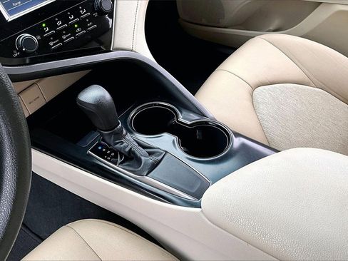 Used 2018 Toyota Camry L image 15