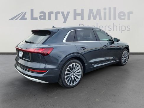 Used 2019 Audi e-tron Prestige w/ Prestige Package image 5