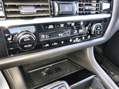 Used 2025 Nissan Pathfinder SL w/ SL Premium Package image 18