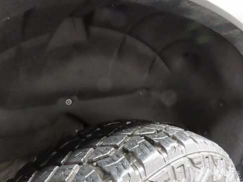 Used 2025 Chevrolet Silverado 1500 ZR2 w/ Technology Package image 34