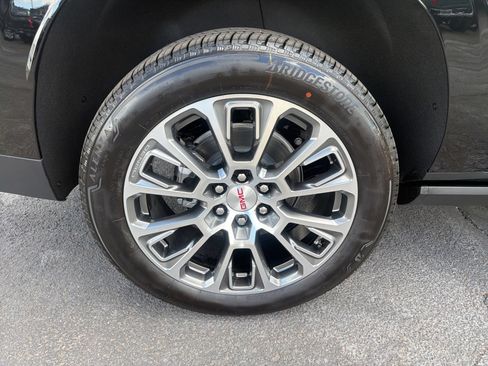 New 2026 GMC Yukon XL Denali w/ Sun & Power Step Package AWD/4WD image 9