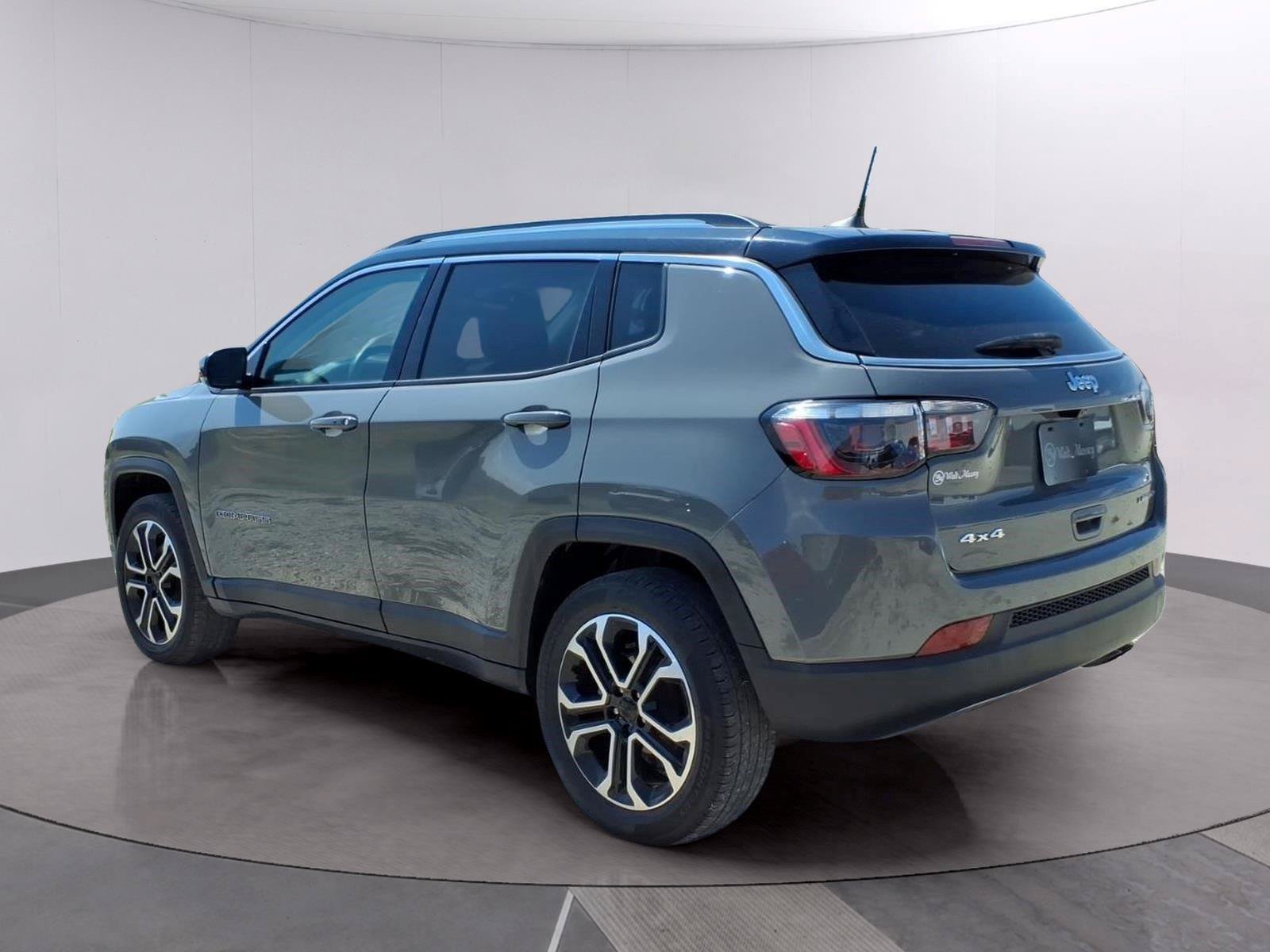 Used 2022 Jeep Compass Limited AWD/4WD image 3