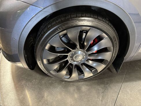 Used 2022 Tesla Model Y Performance image 10
