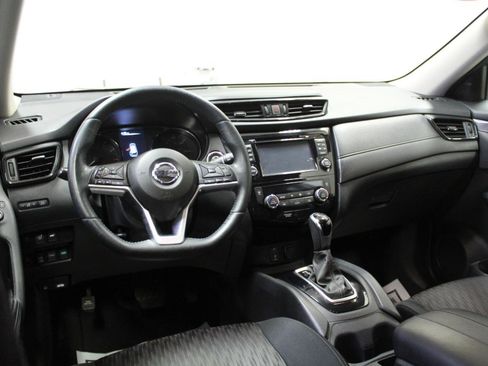 Used 2017 Nissan Rogue SV w/ SV Premium Package AWD/4WD image 7