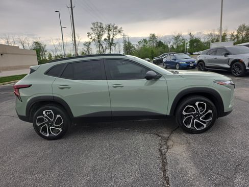 Used 2024 Chevrolet Trax RS w/ Driver Confidence Package image 2