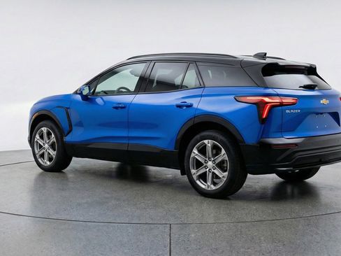 Used 2025 Chevrolet Blazer LT FWD image 6