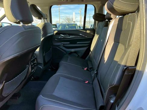 Certified 2023 Jeep Grand Cherokee Laredo w/ Luxury Tech Group I image 10