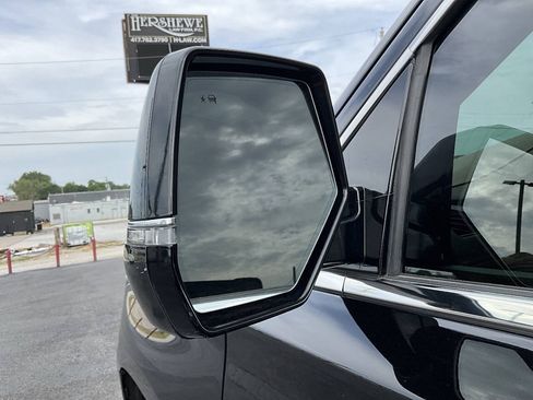 Used 2017 Cadillac Escalade Platinum AWD/4WD image 42