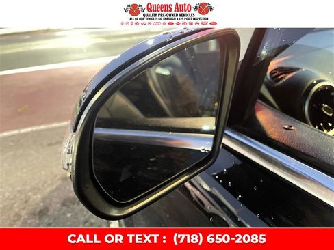 Used 2020 Mercedes-Benz GLB 250 4MATIC w/ Premium Package image 33