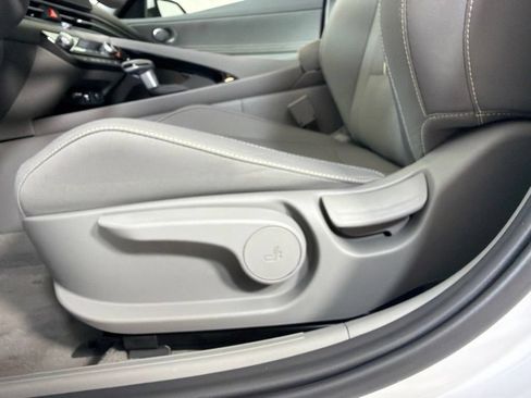 Certified 2025 Hyundai Elantra SEL FWD image 14