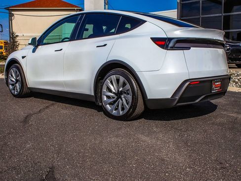 Used 2026 Tesla Model Y Long Range AWD/4WD image 4