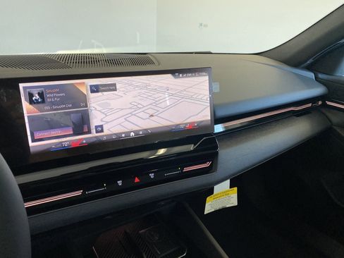 Used 2025 BMW 530i xDrive w/ M Sport Package image 24