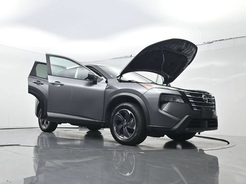 Used 2025 Nissan Rogue SV FWD image 28