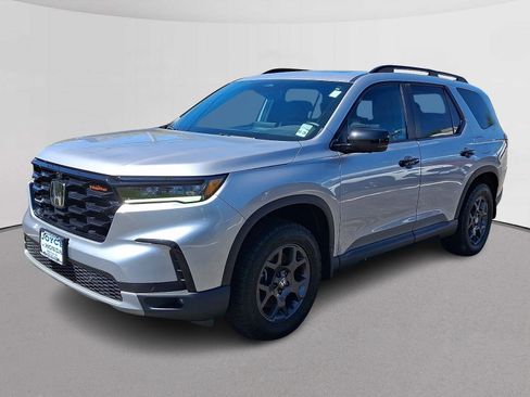 Certified 2024 Honda Pilot TrailSport image 5