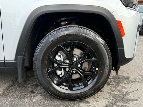 New 2026 Jeep Grand Cherokee Altitude AWD/4WD image 19