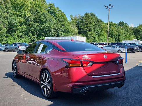 Used 2021 Nissan Altima 2.5 SR w/ SR Premium Package FWD image 3
