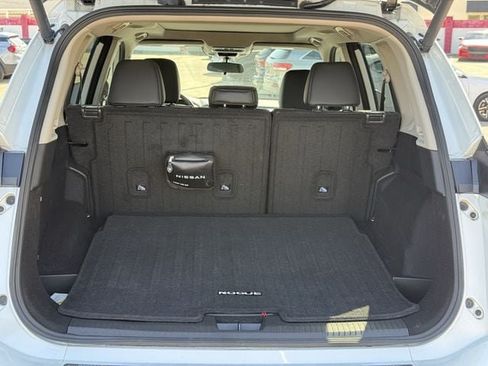 Used 2024 Nissan Rogue SV w/ SV Premium Package FWD image 31