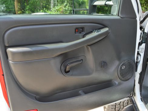 Used 2004 Chevrolet Silverado 2500 W/T w/ Skid Plate Package AWD/4WD image 14