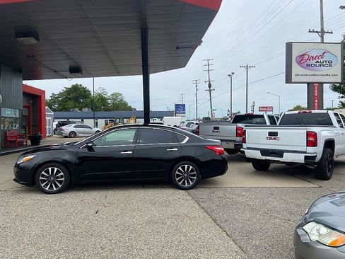 Used 2016 Nissan Altima 2.5 SL w/ Moonroof Package FWD image 1