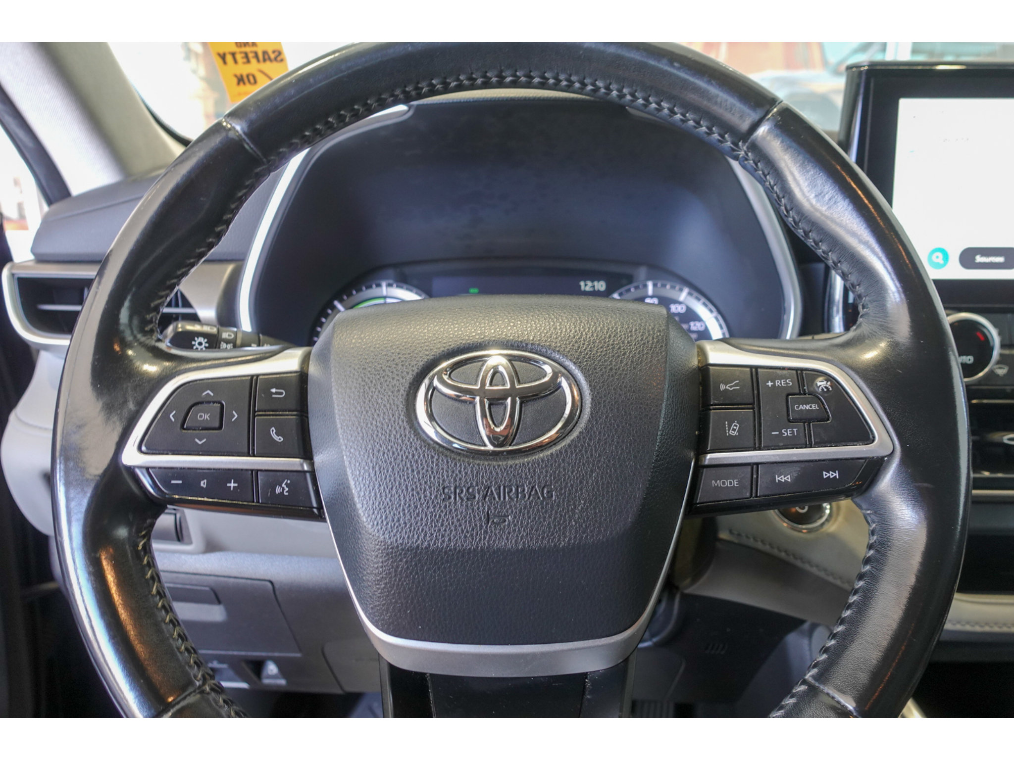 Used 2023 Toyota Highlander XLE w/ Protection Package #3 (TMS) AWD/4WD image 13