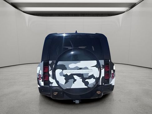 Used 2023 Land Rover Defender 130 X-Dynamic SE image 4