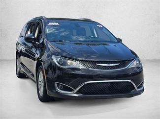 Used 2019 Chrysler Pacifica Touring-L FWD video 3