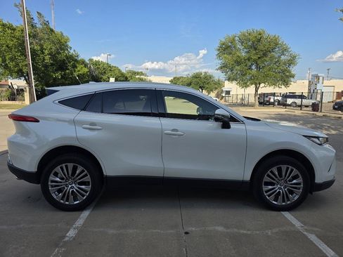 Used 2022 Toyota Venza XLE AWD/4WD image 33