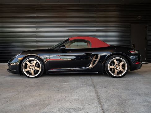 Certified 2021 Porsche 718 Boxster RWD image 2