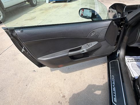 Used 2006 Chevrolet Corvette Convertible w/ Preferred Equipment Group RWD image 10