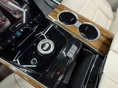 Used 2025 Cadillac Escalade ESV Sport Platinum image 34