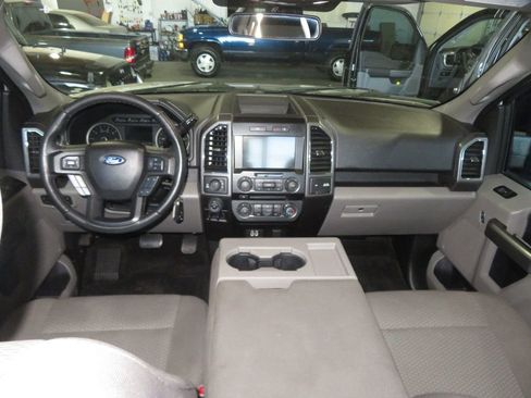 Used 2017 Ford F150 XLT w/ Equipment Group 302A Luxury AWD/4WD image 41