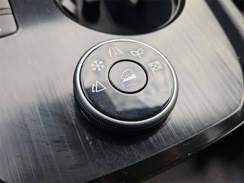 Certified 2025 Nissan Rogue SV image 17