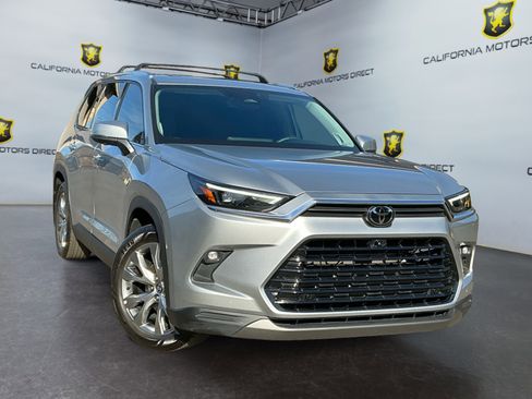 Used 2024 Toyota Grand Highlander Limited image 3