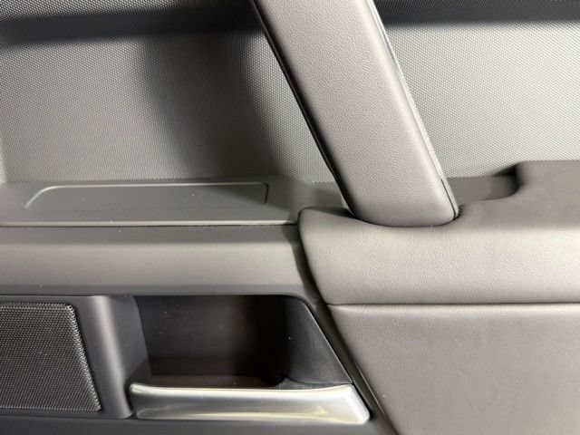 New 2026 Land Rover Defender 110 X-Dynamic SE AWD/4WD image 31