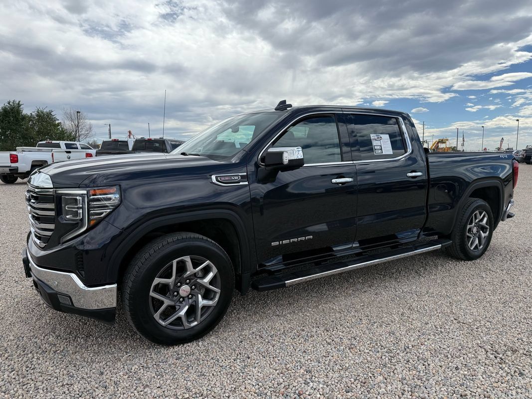 Used 2023 GMC Sierra 1500 SLT w/ SLT Premium Package AWD/4WD image 5