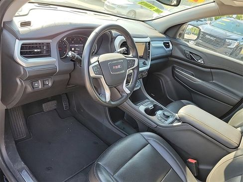 Used 2023 GMC Acadia SLT image 18