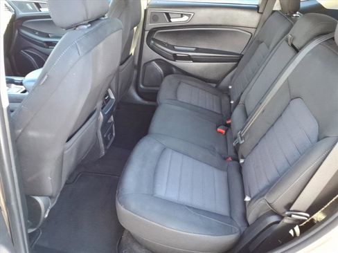 Used 2020 Ford Edge SE image 8