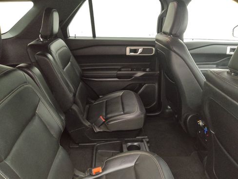 Used 2020 Ford Explorer XLT w/ Equipment Group 202A AWD/4WD image 19