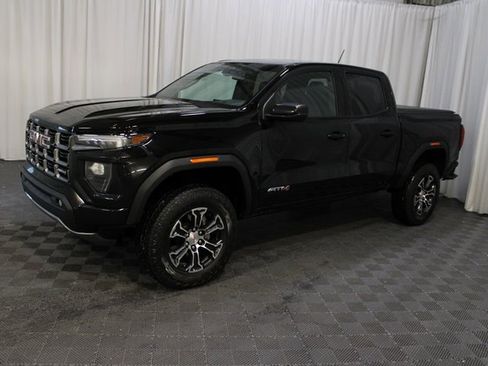 Used 2025 GMC Canyon AT4 image 3