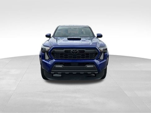 Used 2025 Toyota Tacoma TRD Sport w/ TRD Sport Upgrade Package image 8