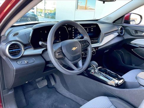 Used 2025 Chevrolet Trax LT image 13