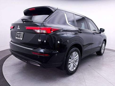 Used 2023 Mitsubishi Outlander ES FWD image 14